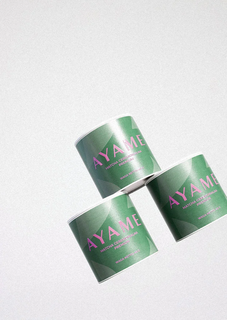 Trzy puszki zielonej herbaty Matcha Ceremonialna Premium marki Ayame Matcha